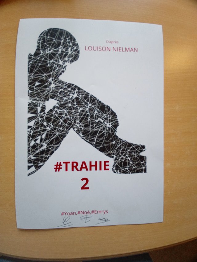 ClgGremillon's tweet photo. la 1ère et la 4ème de couverture de la suite du roman #Trahie ainsi qu’un marque-page afin d’avoir leur dédicace de Louison Nielman.
Voici quelques photos de ce joli moment.
Un grand merci à Mme Nielman pour sa venue et à Mesdames Marles, Lebiez et Vautier pour leur travail. https://t.co/LH435TJX1A