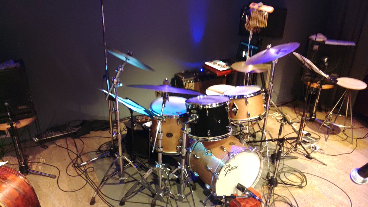 itani_perc_ds's tweet photo. 今日はこのようなセッティングでした
This was the setup today.
#ライブ #concert
#パーカッション #percussion
#ドラム #drums
#ツータム #TwoTams
#ツインペダル #DoublePedal
#トライアングル #triangle
#ウインドチャイム #TreeChimes
#エイブルトンライブ #AbletonLive
#金属 #metals https://t.co/rHr4nXEliA