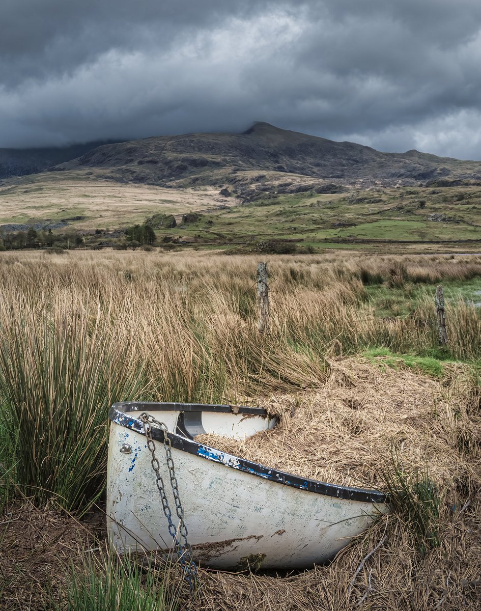 Good job it's chained up so nobody steals it! Llyn y Gader, Eryri 😊👍
OM-5 & MZ 12-45 f/4 Pro @ 17mm f/4.0 ISO64 1/250s