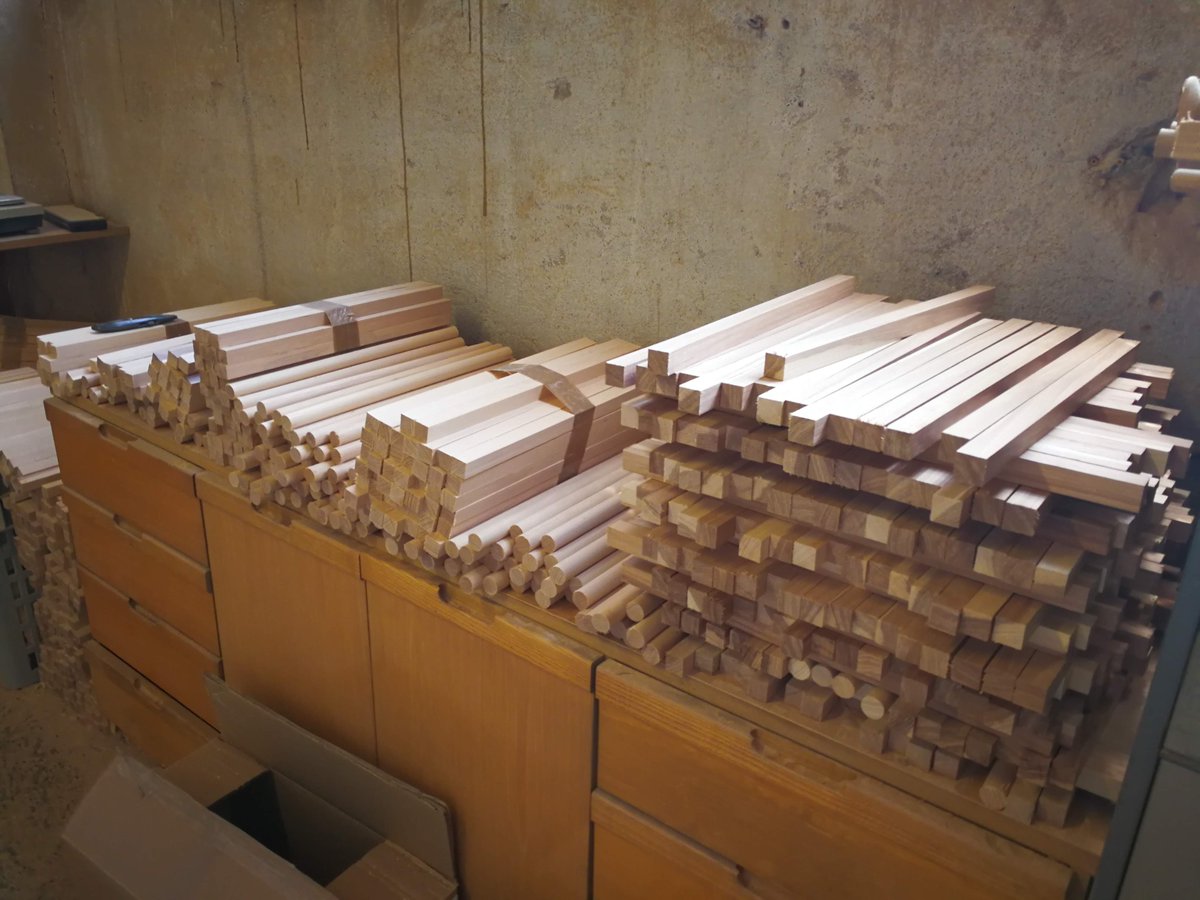🥁🌟 Behind the scenes at London Drumstick Company: Witness a key  step in crafting your custom drumsticks! Our premium hickory dowels are carefully selected for their strength and durability.
#CustomDrumsticks #CraftingExcellence