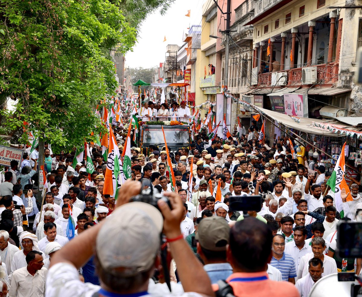 priyankagandhi tweet picture