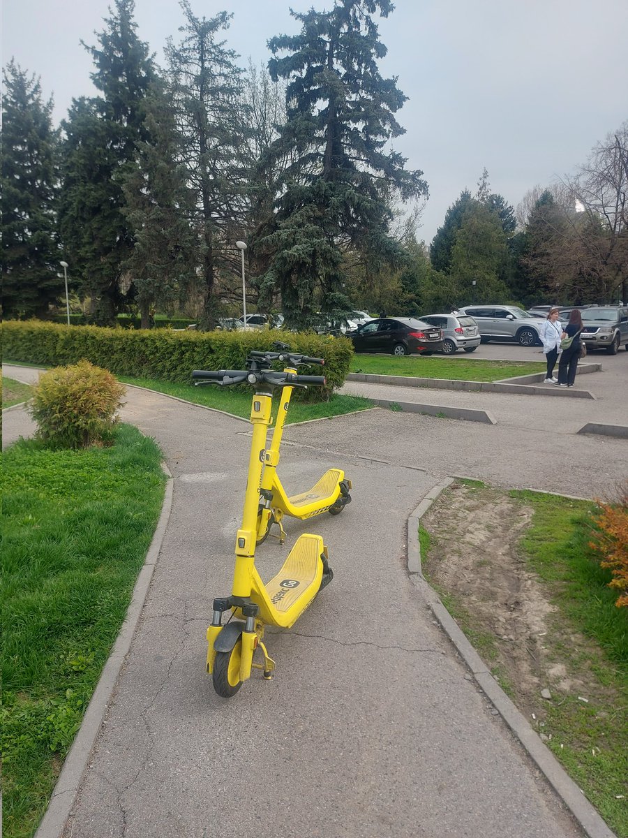 Scooter season in Almaty after the winter means blocked pavements for pedestrians, and scooters not 9bserving speed limits. Why does @akimat_almaty not regulate this? #Kazakhstan