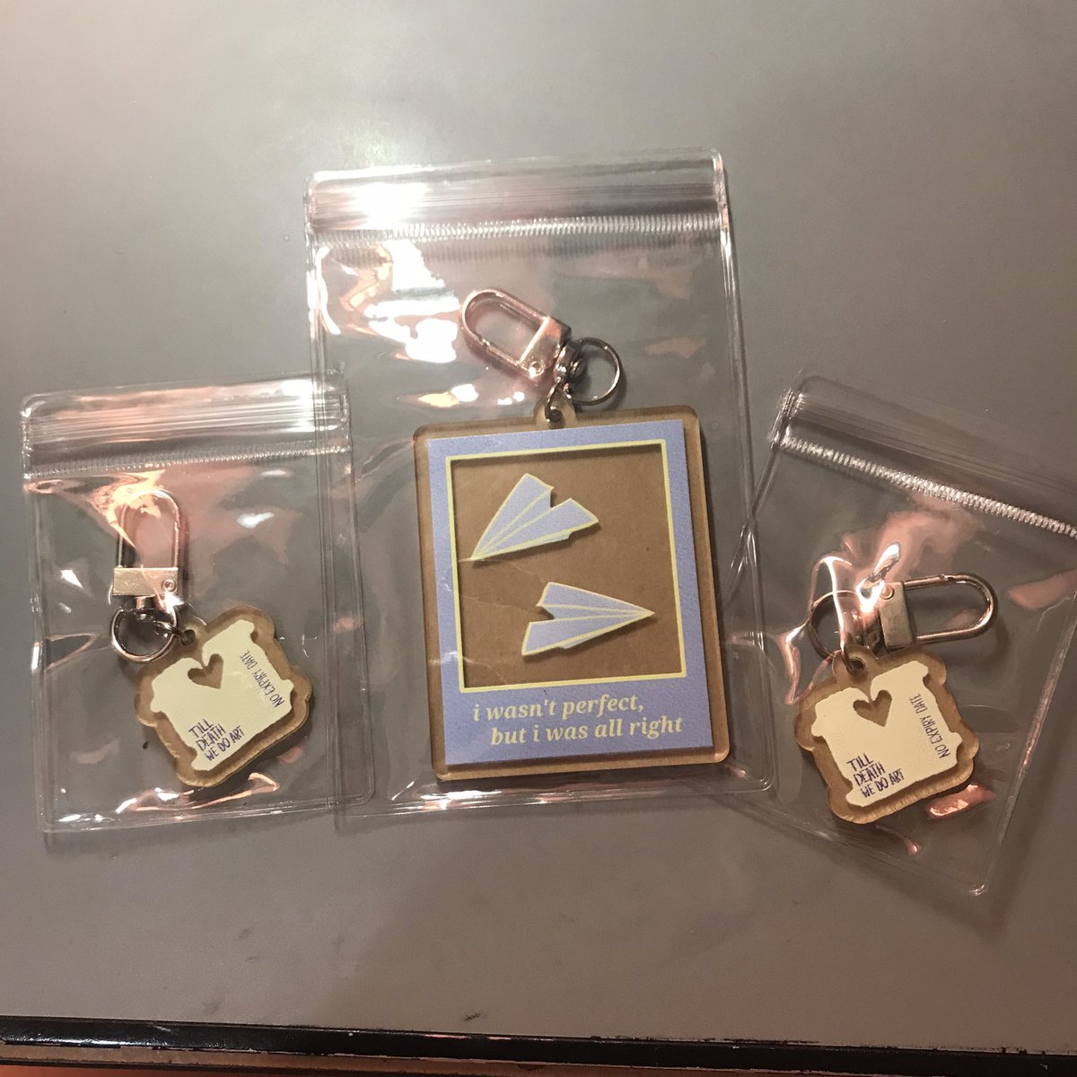 yunhwashua's tweet photo. 💌 #denmails

From: 「@milkyway_0101 | @lovemeraki_ 」

The keychains arrived safely na po!! And pretty po nila so much hehe 🥹 thank you po ulit 💕 https://t.co/n43XTeZyUN
