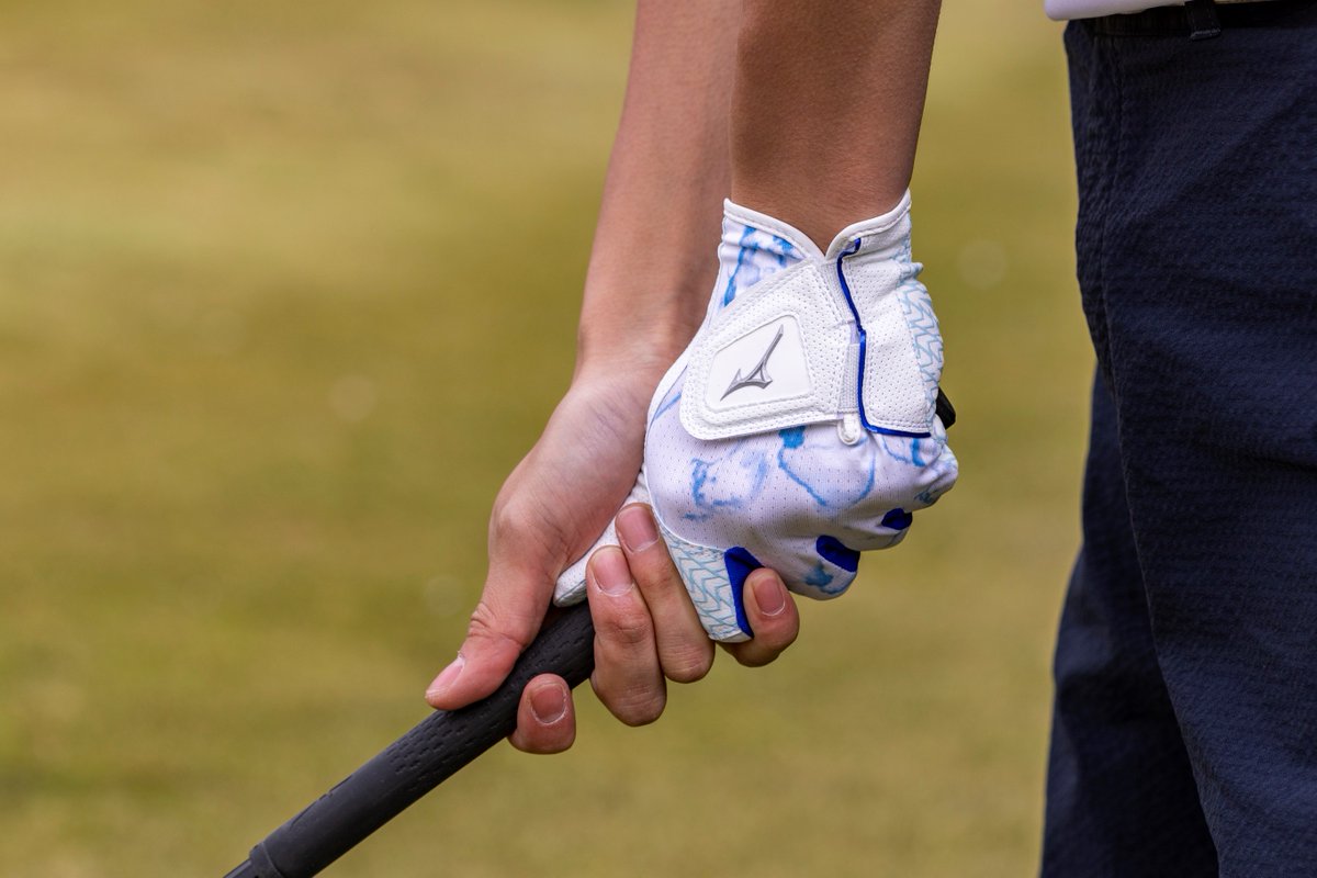 MIZUNO_GOLF's tweet photo. ＼手袋　W-GRIP COOLが発売！／
飛びにこだわる夏用のW-GRIP(ダブルグリップ)が新登場。

暑い夏をCOOLに、ゴルフを楽しもう！

#mizuno #mizunogolf #golf #ミズノ #ミズノゴルフ #ゴルフ
#ゴルフ手袋 #手袋 #WGRIP #ダブルグリップ https://t.co/s4aw3qb5YM