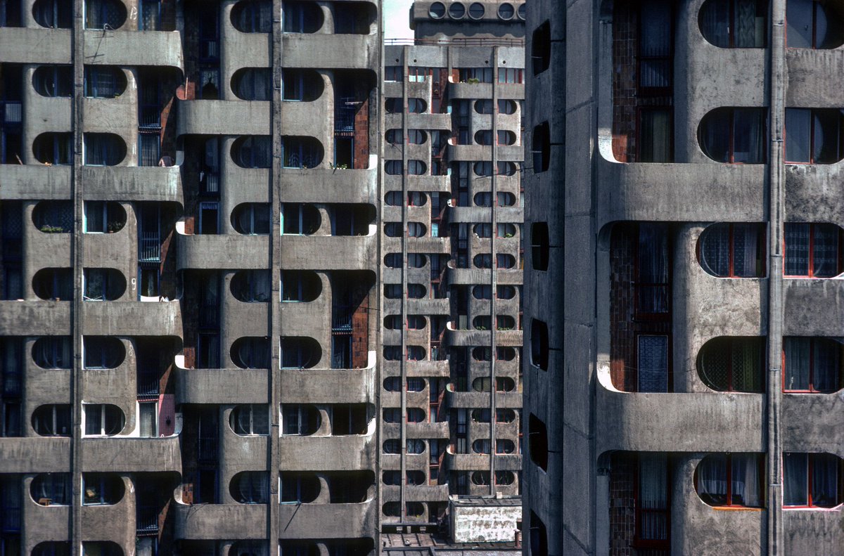 Residential complex at Grunwaldzki Square in Wrocław, Poland, 1982 (photo by Chris Niedenthal)