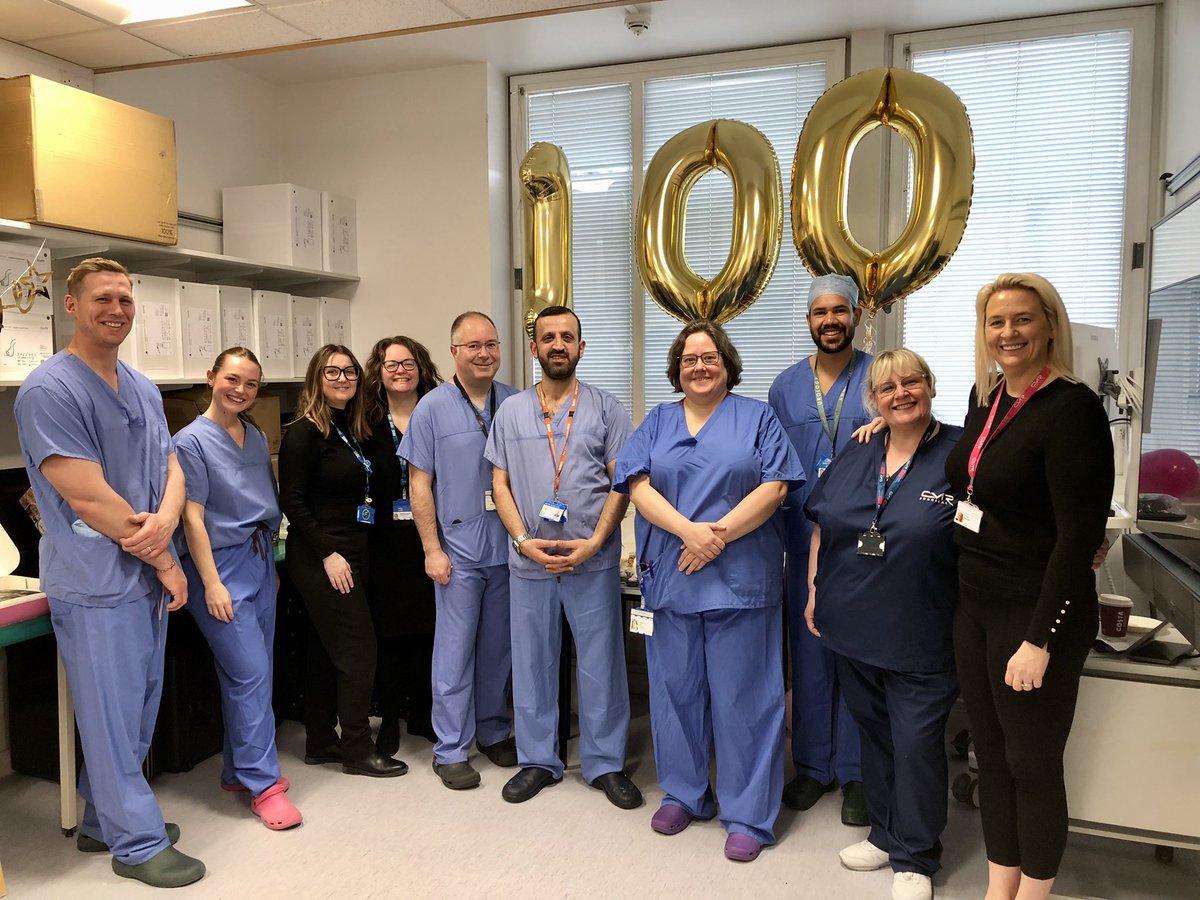 Great to see the @CHFTNHS Surgical Teams recognising their landmark 100th @CMRSurgical Robotic Case in 10 months 🙌🏽 Fantastic development for our patients and great collaborative work across ops & clinical teams