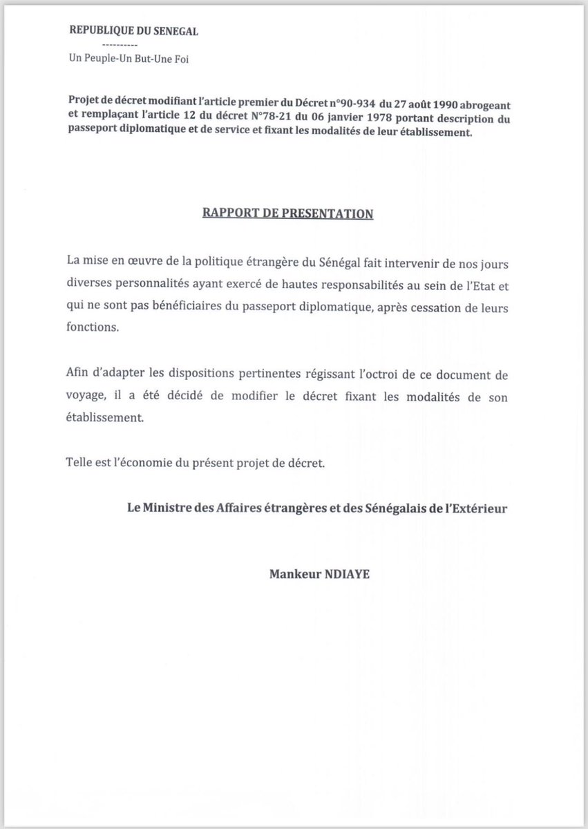 autruicomoi's tweet image. Macky SALL est un vulgaire LÂCHE indigne et abject. Il a signé ce décret le 28 Mars avant son départ pour changer les modalités de l’établissement du Passeport diplomatique et l’étendre aux anciens ministres et leurs conjoints. Les députés, les officiers généraux et leurs…