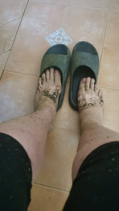 Who's got a dirty feet fetish? 🤣🤣 https://t.co/KRlcfHAd42