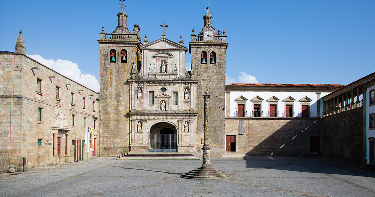 visitportugal's tweet photo. Hav you ever been to #Viseu? https://t.co/wMCkyvWHio Walk across the famous Porta do Soar to discover the historic centre. #Visit the Cathedral and, right next to it, the Grão Vasco Museum, where you can enjoy a unique exhibition of the history of Portuguese painting. #portugal https://t.co/uBlCutexYu