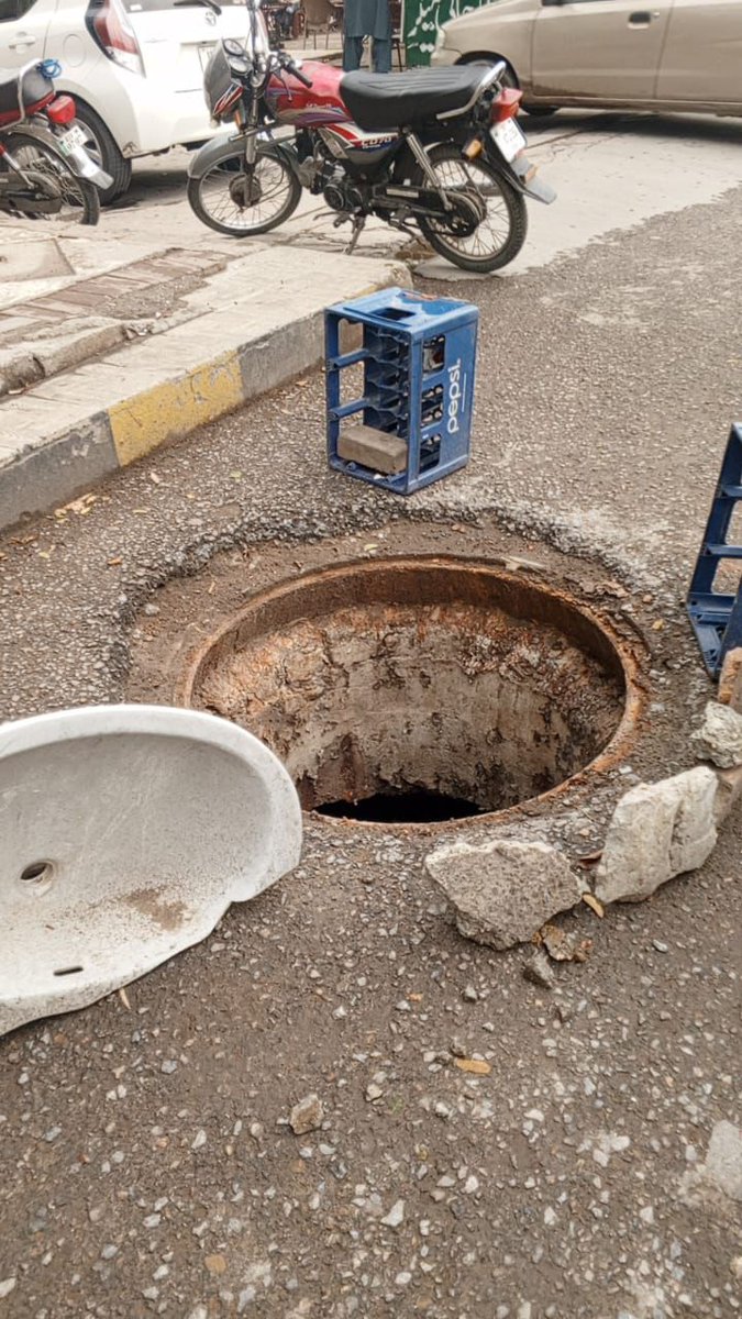 Dear Citizen,
CDA team has visited the premises, identified manholes are not sewerage/drainage manholes which are under custody of CDA. These manholes in circular form are PTCL for running their fiber/telecom network. CDA has informed PTCL to rectify this issue. #CDAatyourservice