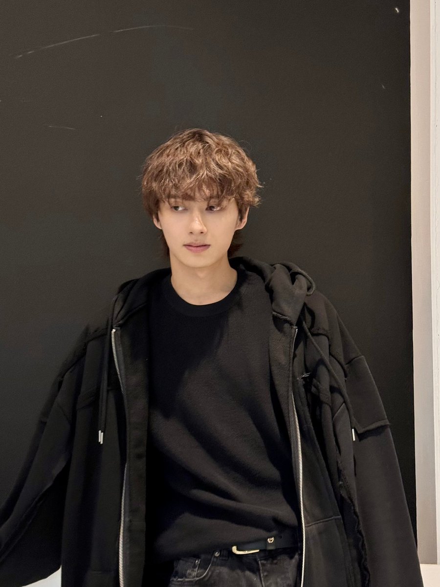 svtranslation's tweet photo. 240415 #jun weibo 

🐱👀

#文俊辉 @pledis_17 https://t.co/mTw1BtxFl3