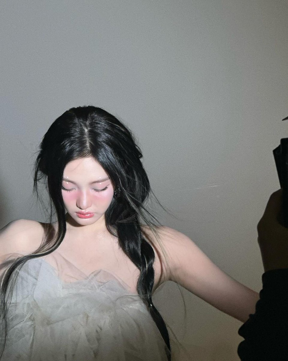 ningningskr's tweet photo. dazed korea behind https://t.co/pe6ki7sGjl