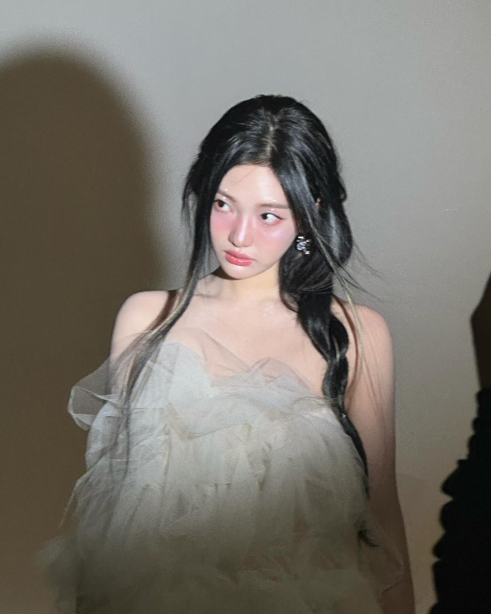 ningningskr's tweet photo. dazed korea behind https://t.co/pe6ki7sGjl