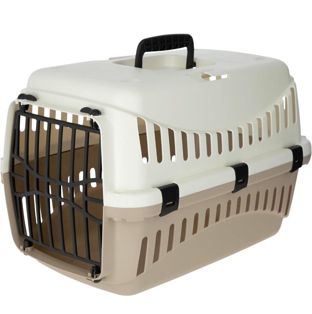 Do you have any unwanted plastic cat carriers lying around in your shed or loft? 

Our adoption centre on Packhorse Lane #Birmingham B47 5DH would love to take them!

We offer preloved carriers to our adopters for a small donation, so you'd be saving space AND raising funds ❤️