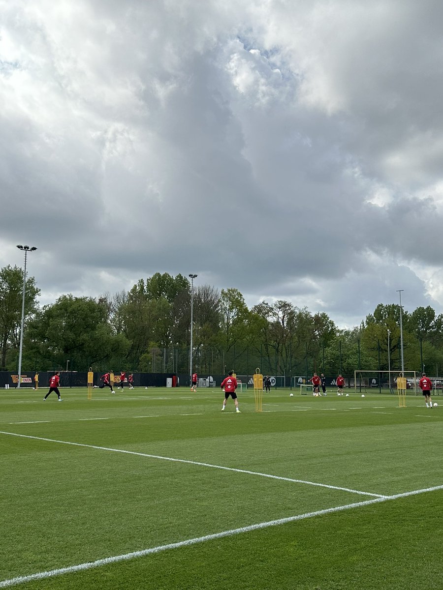 paulgorgas1's tweet photo. Im #fcunion-Training fehlen Yorbe #Vertessen und Jerome #Roussillon bei der Mannschaft. Josip #Juranovic trainiert individuell, Robin #Gosens und Rani #Khedira absolvierten das Aufwärmen mit dem Team https://t.co/1DY8a7AcZX