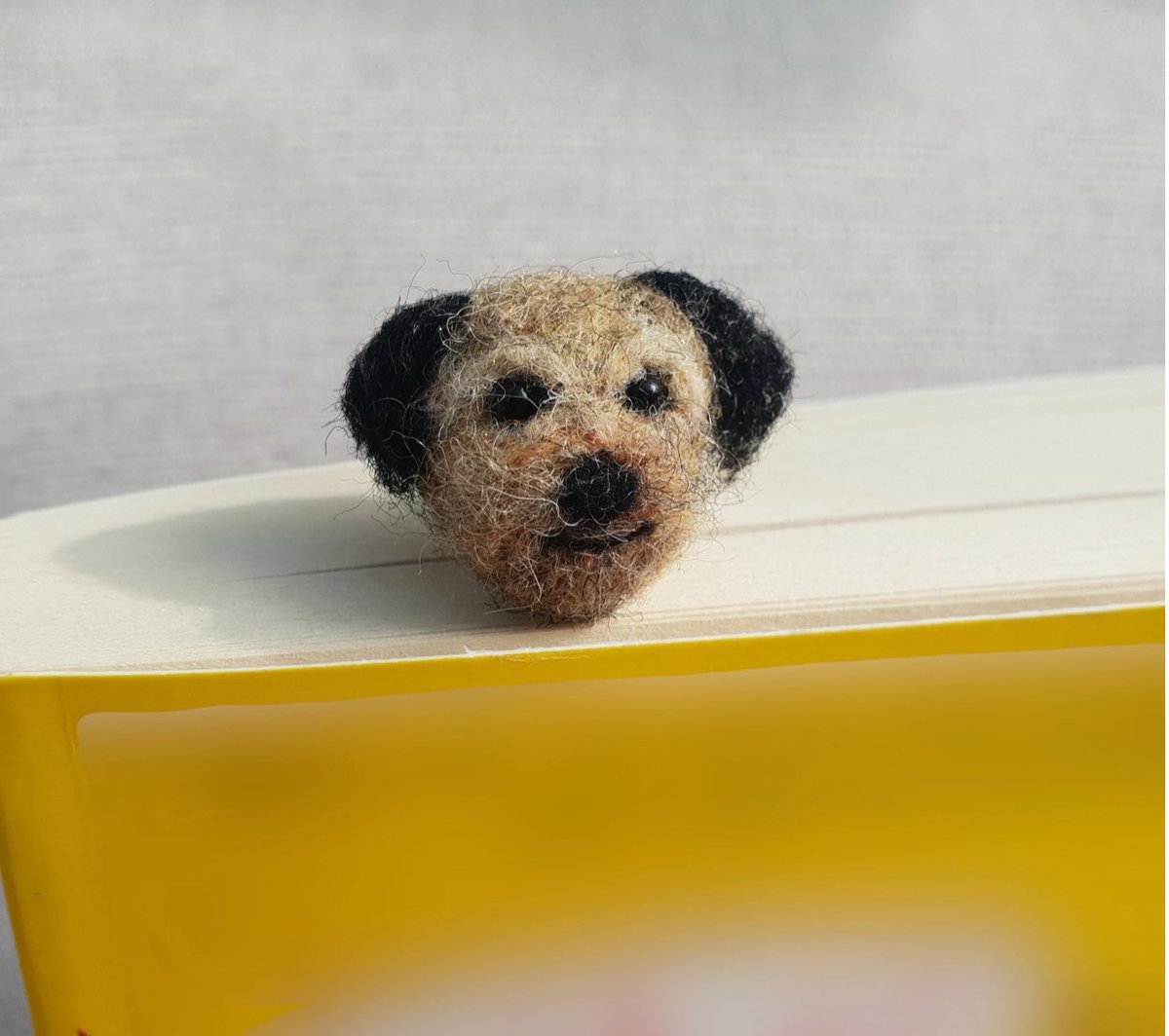 Good morning! Sharing a beautiful gift idea for a lover of Border Terriers! A beautiful hand felted bookmark! They come gift wrapped and I can add a little gift note if you wish. Thank you! ❤️ therockingfelter.etsy.com/uk/listing/129… #etsy #btposse #book #dogsoftwitter #WorldArtDay #firsttmaster