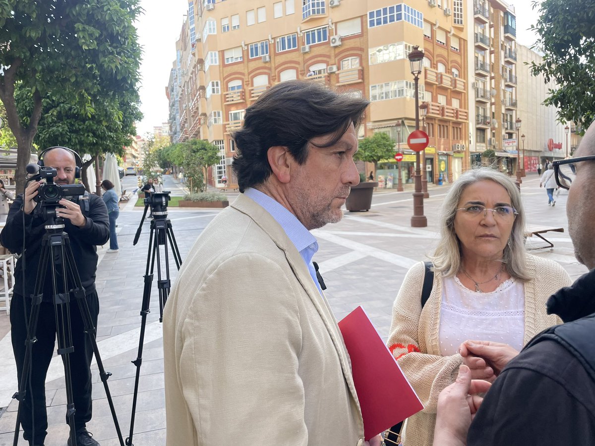 🚨 DECLIVE DE LA SANIDAD PÚBLICA 👉 Los 3 de #Huelva están entre los 7 PEORES en la lista de espera de consultas externas de los 34 de #Andalucía 🔹Riotinto el número 1 🔹Infanta Elena el número 5 🔹 Juan Ramón Jiménez el número 7 🗣️ @EnriqueGavio2