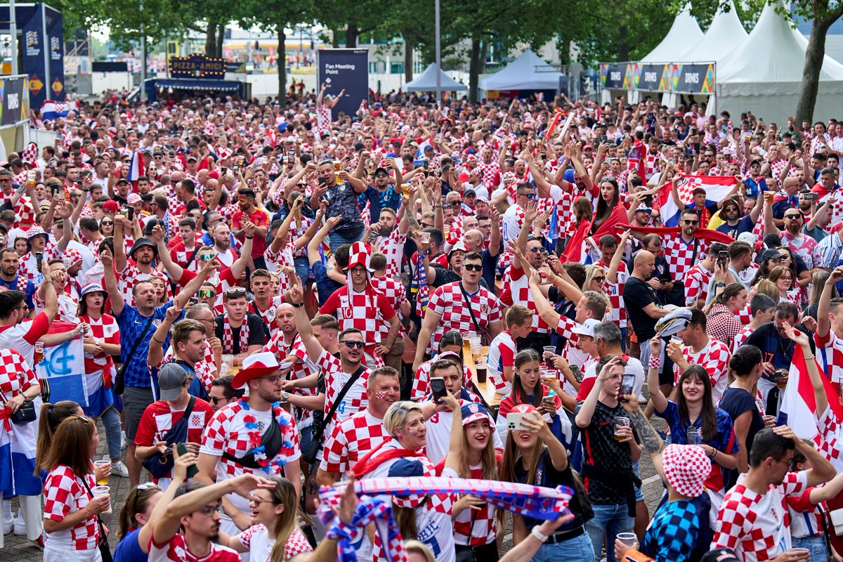 Hrvatski nogometni savez neće sudjelovati u organizaciji navijačkih zona tijekom #EURO2024 zbog marketinških uvjeta postavljenih od strane Uefe. UEFA tijekom Eura organizira navijački festival ('Fan Festival') u svim gradovima domaćinima, dio čega će biti i uobičajene navijačke…