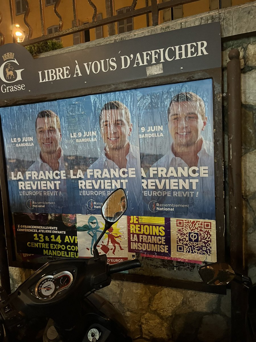 Hier soir sur #Grasse , à la fraîche, les équipes @RN06_officiel de la Circo2 réalisent un #collage des #Europeennes2024 avec notre tête de liste @J_Bardella 

#VivementLe9Juin #france #alpesmaritimes #CotedAzurFrance