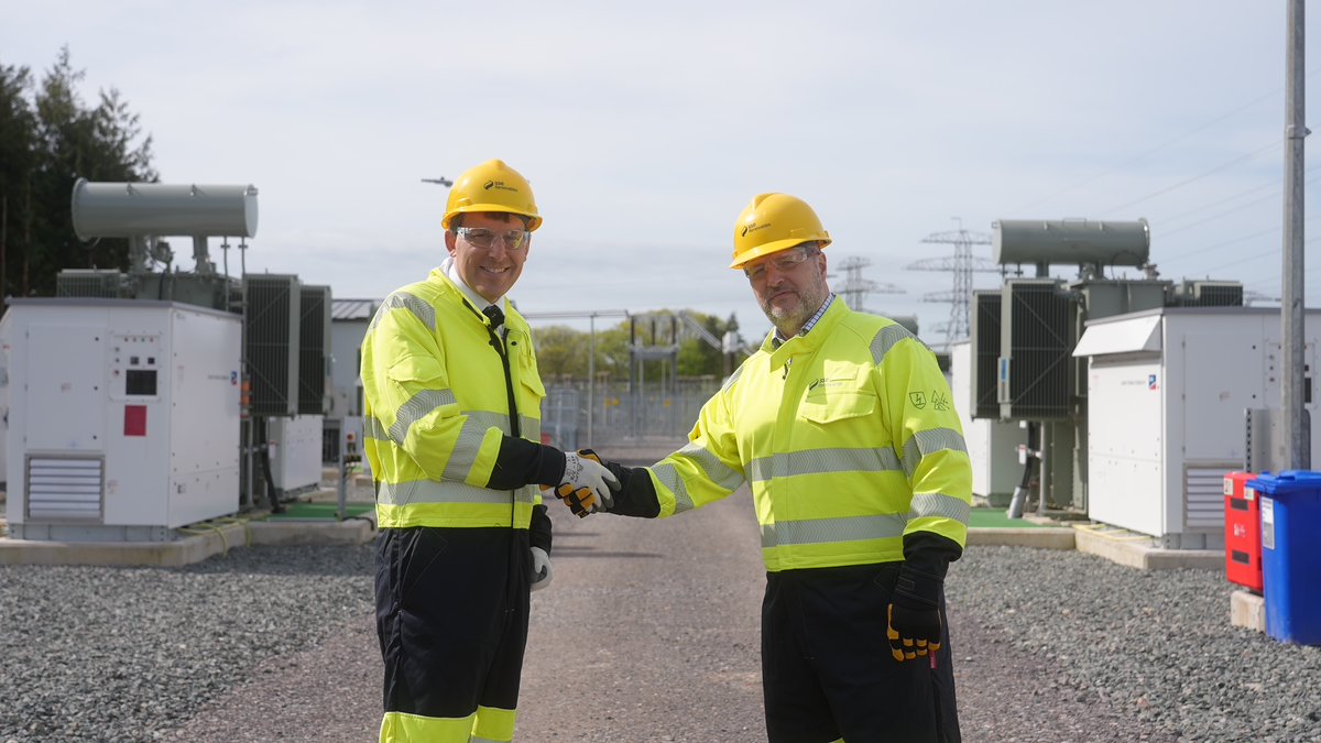 Our first battery storage project at Salisbury is now fully operational 🎉 The 50MW / 100MWh BESS project, which could power over 80,000 homes for two hours at times of peak demand, is the first operational battery site in SSE’s portfolio 🔋 @JohnGlenUK officially marked the…