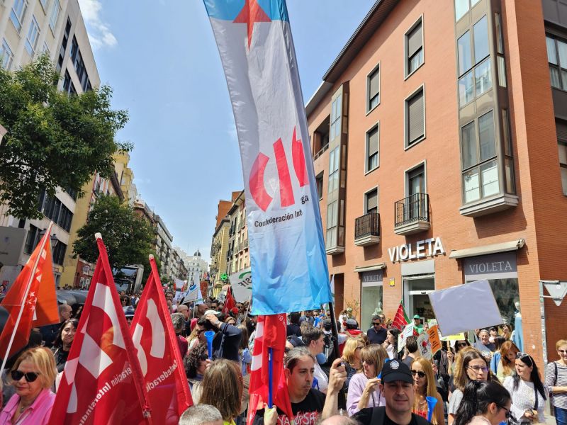 cigxustiza's tweet photo. 📢 Perante o acordo asinado a pasada semana por CSIF, UGT e o Ministerio de Xustiza, o cal supón unha subida salarial únicamente para o persoal de xustiza do ámbito ministerio, convocamos novas movilizacións‼️
Accede ao comunicado conxunto👉🏻https://t.co/bcWWglINhk https://t.co/4q3IwC7G99