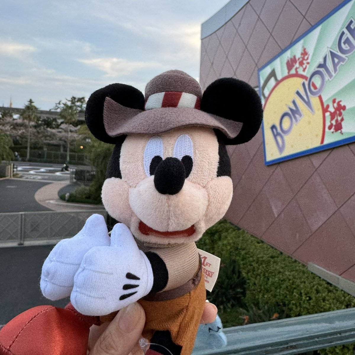 poyuhama's tweet photo. 気がついたら2週連続舞浜な春(恒例)なのですが、
このお顔可愛すぎんか〜！？天才🦏 https://t.co/EjMurN6q7h