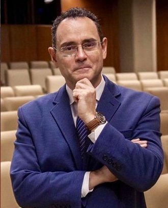 Siento una profunda admiración por <a href="/crismartinj/">Doctora Cristina Martín Jiménez</a> y <a href="/geoestratego/">Pedro Baños Bajo</a>  y respeto al máximo su profesionalidad y criterio, por ello me gustaría pedirles una recomendación: qué libros consideran fundamentales y de "obligada" lectura? A parte de sus propios libros, que ya estoy leyendo ☺️