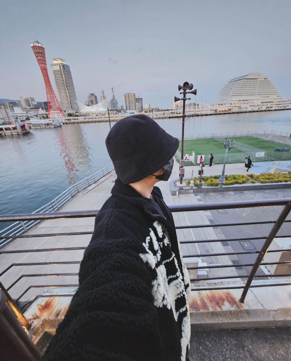 dhang_mudang's tweet photo. Different places, same vibes🤩

@bornfreeonekiss @krungy21 https://t.co/GswTyDqMxE