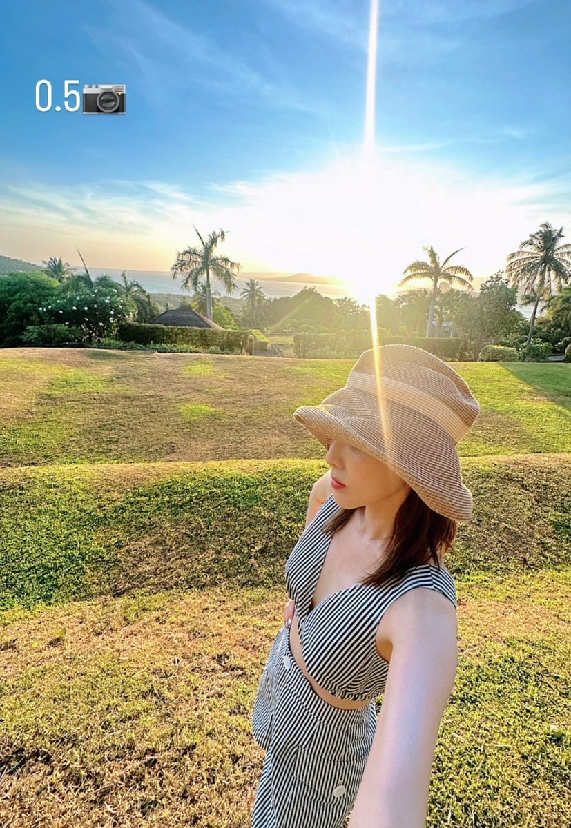 dhang_mudang's tweet photo. Different places, same vibes🤩

@bornfreeonekiss @krungy21 https://t.co/GswTyDqMxE