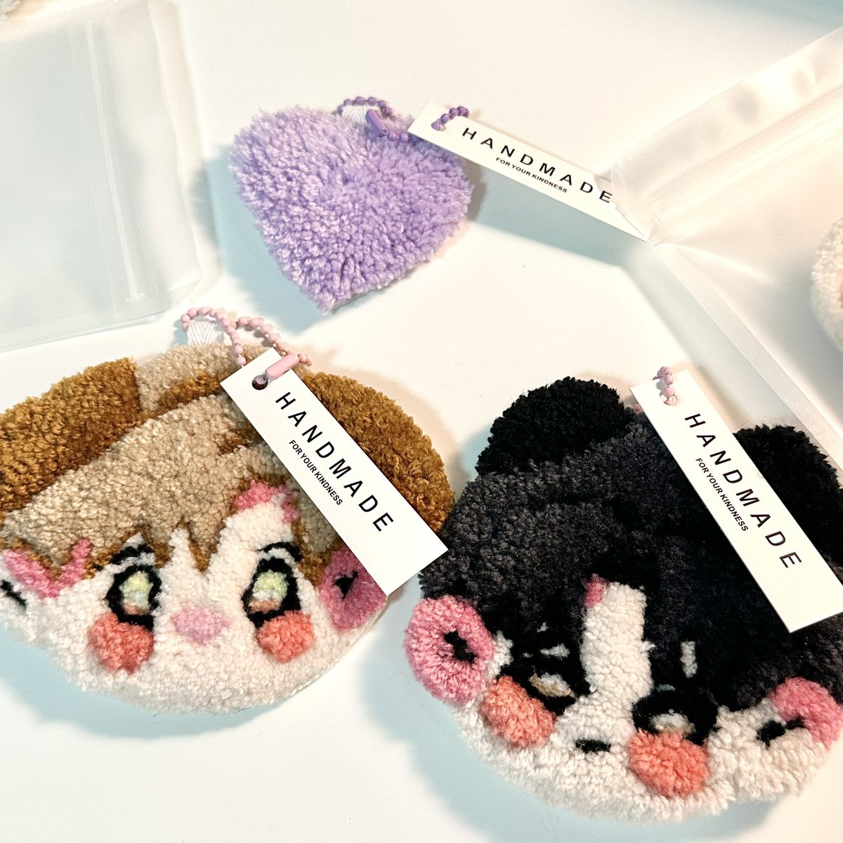madebysomu's tweet photo. สวัสดีค่ะ ขอฝากร้าน handmade หน่อยนะคะ punch needle ปักมือแบบฟูๆค่ะ ตั้งใจทำทุกชิ้นเลย มีสินค้าหลายชนิดให้เลือกน้า พวงกุญแจ ที่รองแก้ว กระจก กิ้บติดผม griptok 🙇🏻‍♀️🩷 https://t.co/5whCuL1Bqz