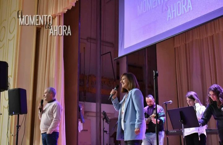 ibnalmansa's tweet photo. Unas poquitas imágenes de un GRAN retiro de las Iglesias de Buenas Noticias España. Nuestro lema lo dice todo : ¡EL MOMENTO ES AHORA! https://t.co/dJk7LPa3B2