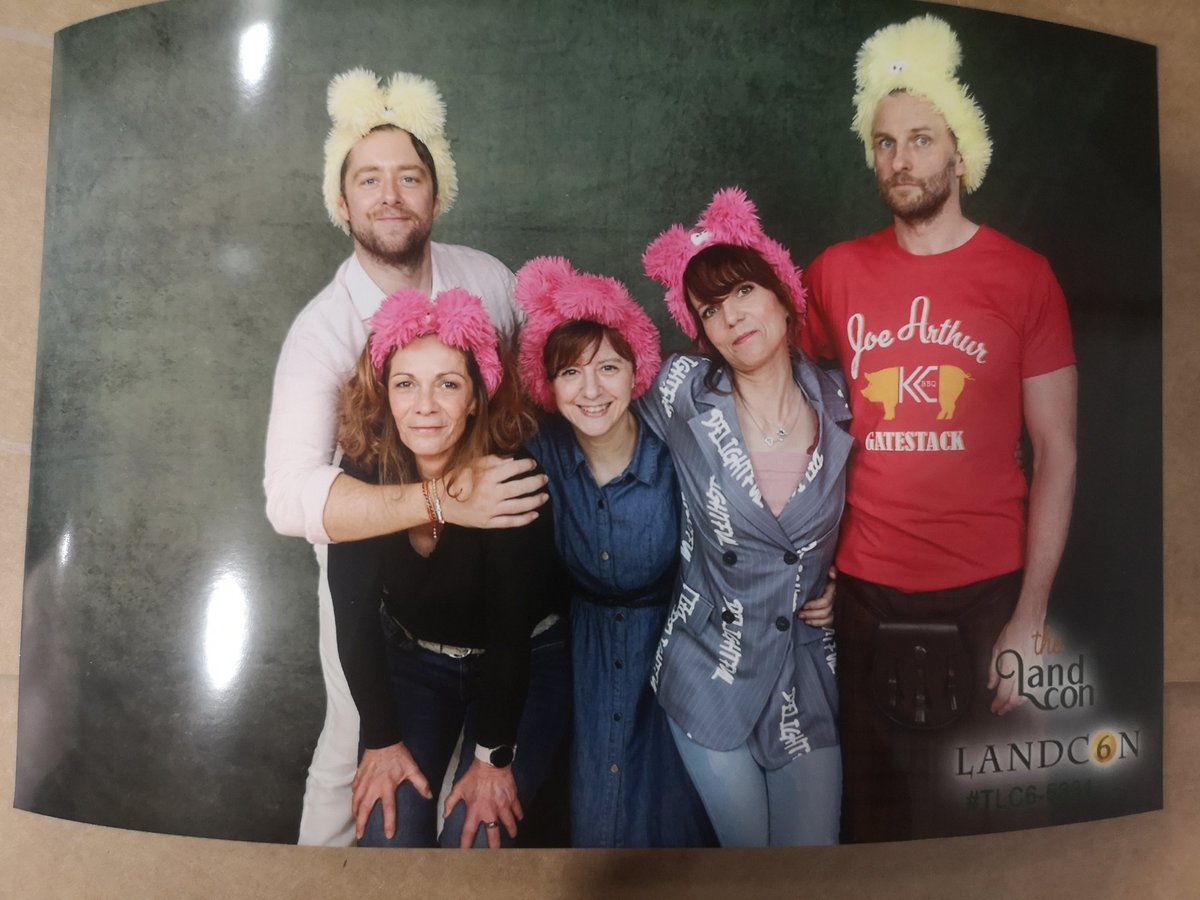 On a osé, on l'a fait 😂 c'est ma photo préférée de l'année 🤣🤣
Les pauvres on leur fait faire n'importe quoi 😂😂
#RichardRankin
#StevenCree
#TheLandCon6