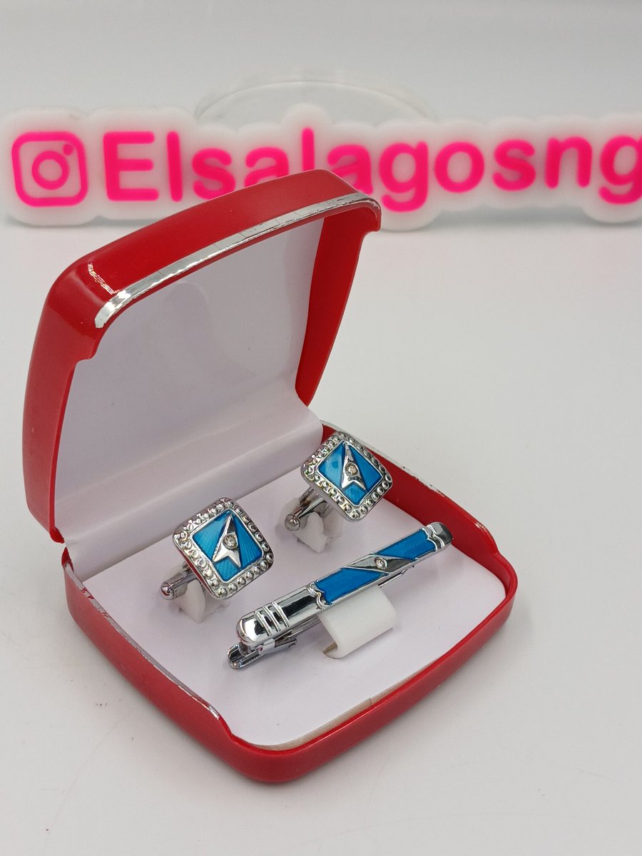 Shades of blue 💙

Item: cufflinks and tie clip set
Price: N6000

Link in bio to order 🫶🏽