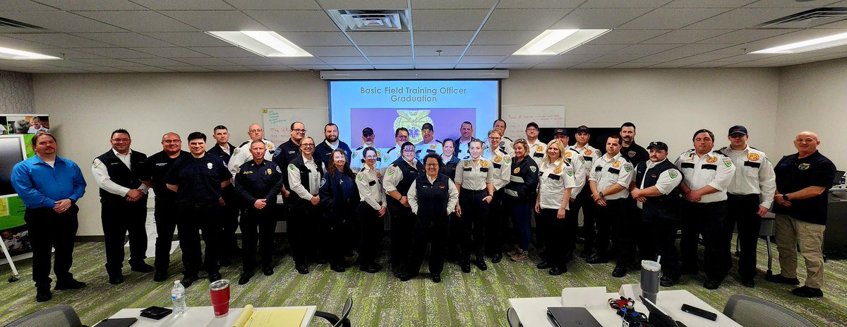 NEMSMAnews's tweet photo. Congratulations to the 31 EMT, AEMT, and Paramedics representing Fire and EMS agencies around Grand Rapids (Life EMS, Huron Valley Ambulance, Cascade Fire Dept, Plainfield Township Fire Dept, Mobile Medical Response) who completed the Basic Field Training Officer #FTEP #EMS https://t.co/gvXaLTmIIS