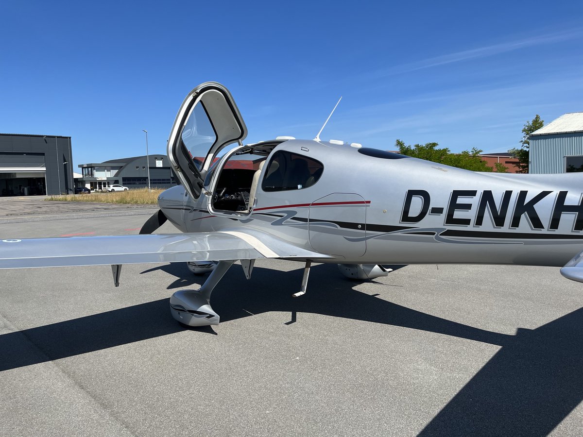 Step inside this beauty! This 2008 Cirrus SR22TN G3 is a dream come true for any aviation enthusiast. 

faaircraftsales.com/current_listin…

#aircraftbroker #aircraftsales #aircraftforsale #cirrus #cirrusaircraft #cirrussr22 #sr22 #sr22G3 #flyaeolus #aircraftsales #aircraftsale
