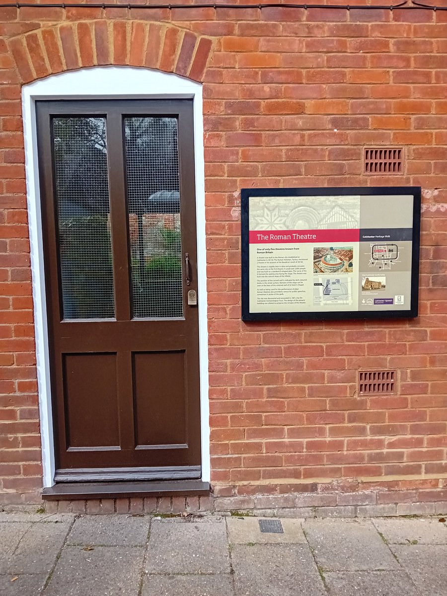 It's great to see that the City Council has done some much needed maintenance work at the #Roman Theatre in Maidenburgh Street. 

New doors, some repointing, redecorating and other basic 'house keeping' .

#CivicPride

More:

visitcolchester.com/things-to-do/r…

colchesterheritage.co.uk/Monument/MCC20…