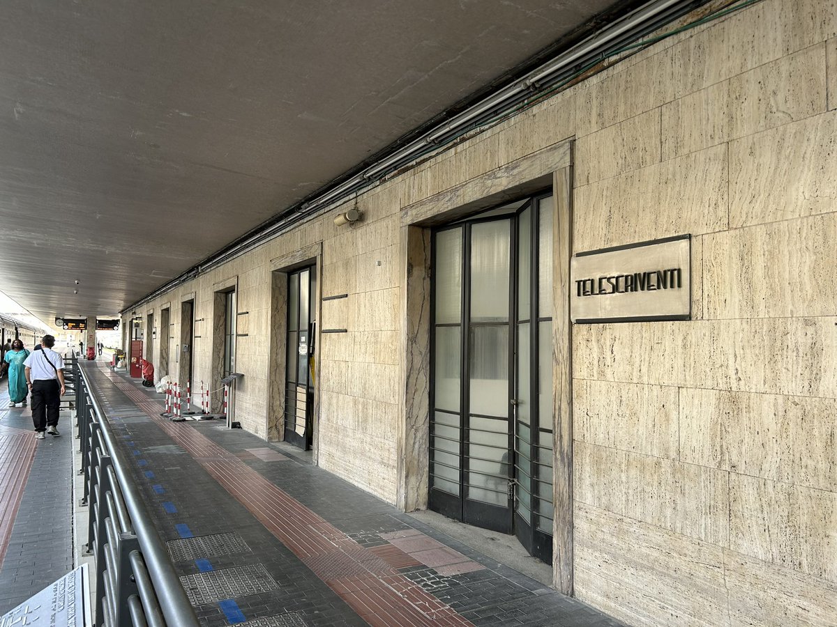 maurosandrini's tweet photo. In Florence, art is in every corner, like this quaint sign for the teletypewriters room—a nod to a time before the internet. #TimelessFlorence https://t.co/KVncE7kyU7