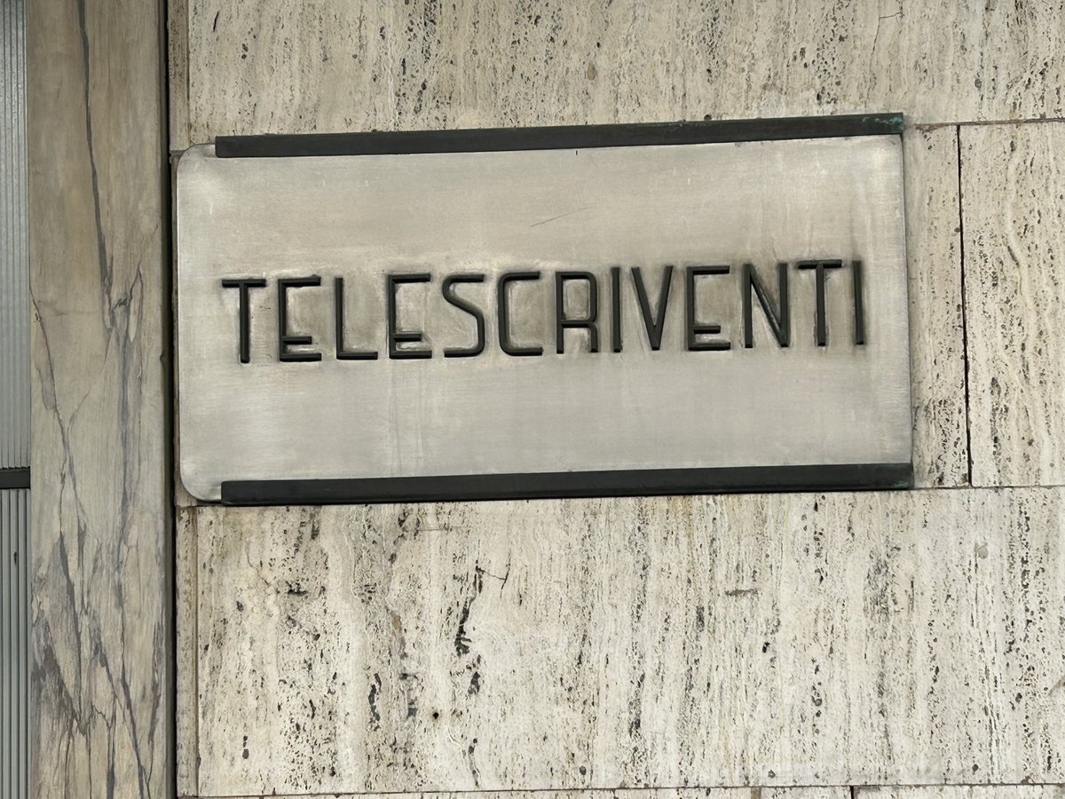 maurosandrini's tweet photo. In Florence, art is in every corner, like this quaint sign for the teletypewriters room—a nod to a time before the internet. #TimelessFlorence https://t.co/KVncE7kyU7