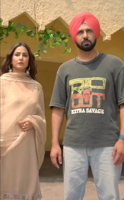 As always #HinaKhan looks as a Punjabi Woman  killing with her  gorgeous Punjabi looks in #ShindeShindeNoPapa..The Trio chemistry is truly emphatic to watch,,Getting ready to watch #HinaKhan and all acts First day show,,STUPENDOUS