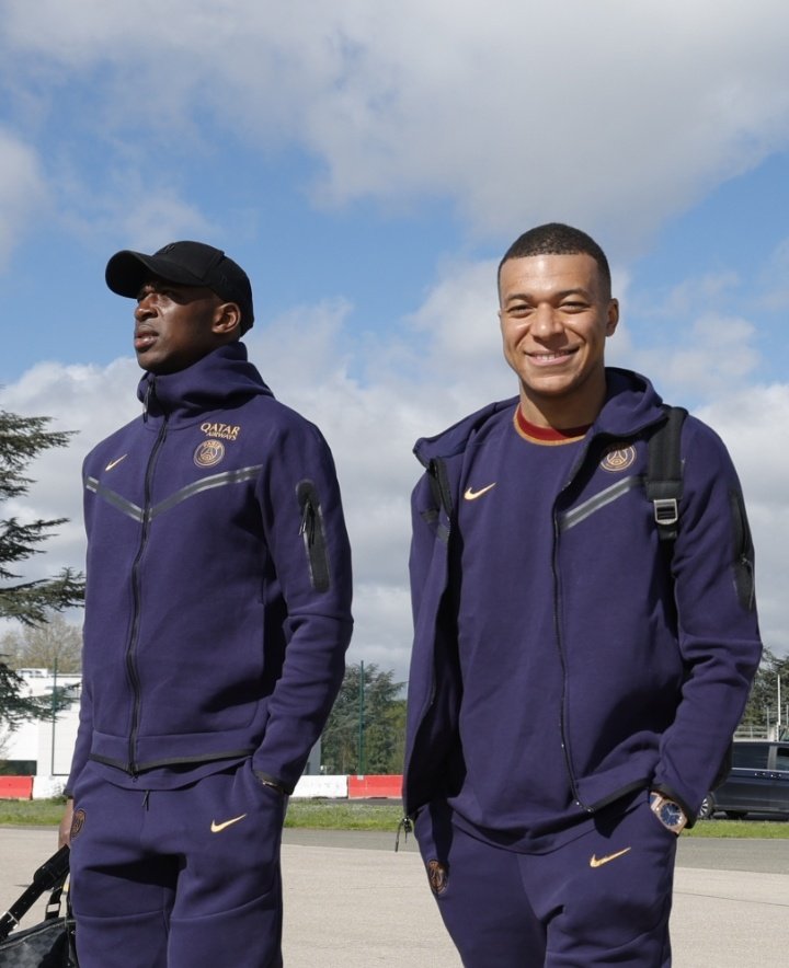 sghb38's tweet photo. Direction Barcelone pour nos parisiens ! ❤💙 https://t.co/r6ZIJ4qIEs