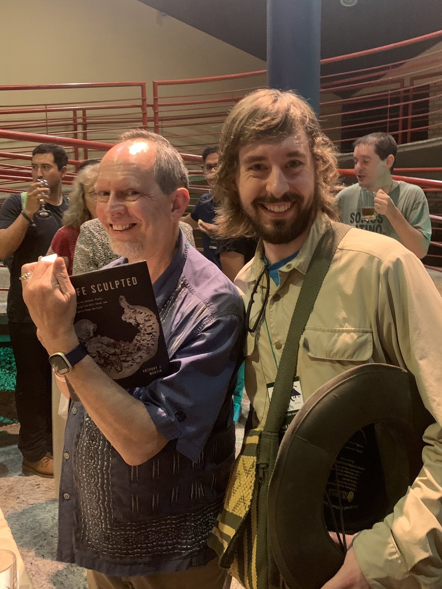 At ICHNIA 2024, I reconnected with @Ichnologist. Had him sign my copy of his new book on bioerosion, Life Sculpted. I loved your boring book, I can die happy now. 📸Jessica Morstad