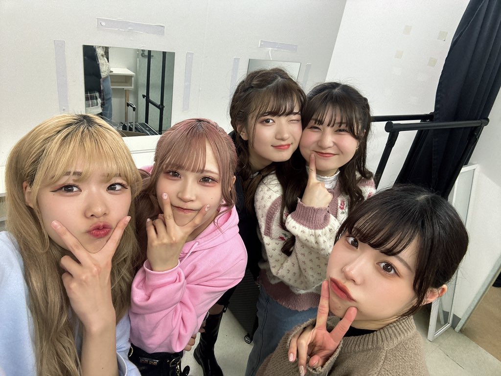 大好きで尊敬する可愛くておもろいみんな‼️
みんながたくさん助けてくれたおかげで無事にデビュー出来ました！
本当にありがとう🥹💖
大好き〜！！！🫶
 #showdiner