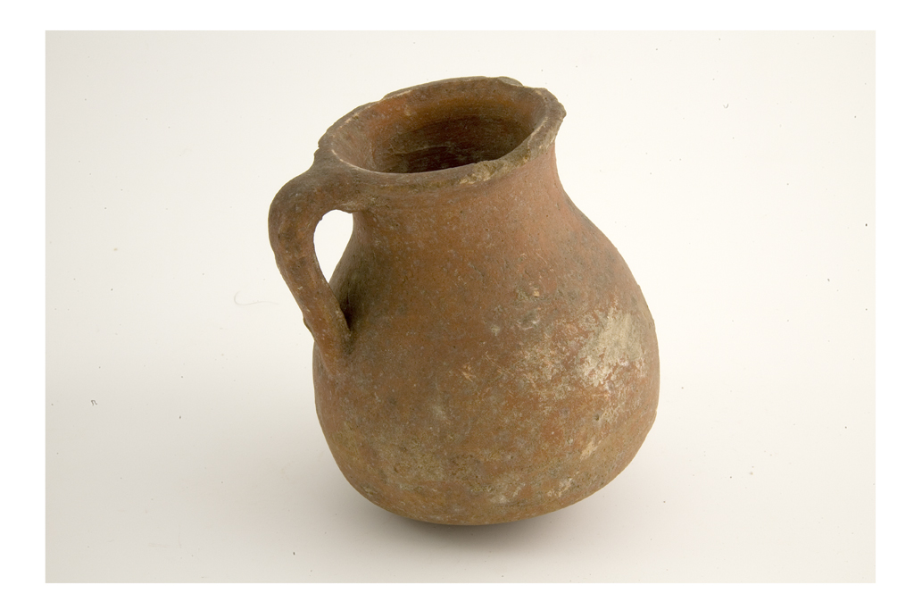 A piece of Egyptian Dynastic pottery in the form of a handled jar made of Nile-silt with red slip. Marked with 'Alexandria, April 24th 1827' and part of the Charles Collection, so one of the earliest pieces in Maidstone Museum collection. #Egyptology #Antiquaries #MaidstoneMuseum