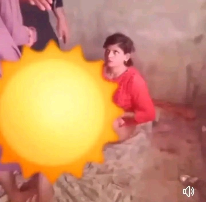 Views_indus's tweet photo. گھارو ايس ايڇ او جي بدمست پٽ جي مستي
پرائيويٽ ماڻھون ڪھڙي قانون تحت اجازت مليل آھي ته عورت جي اگھاڙپ کي ڍڪڻ بجائي لتون ھڻي ھن جي تذليل ڪري
پھريان وڏيرا سردار ھاڻي آفيسرن جا پٽ ب آفيسر بنجي ويا آهن
آفسوس شرم جوڳي ڳالھ آهي
#Gharo @UstadrahiS https://t.co/8UAlOCj8UU