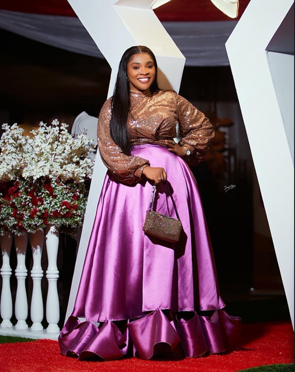 Vbuqsworld's tweet image. The LORD makes firm the steps of the one who delights in him - Vocalist @jayanamusicgh

Dress : @seystitches 
Hair @celles_luxury_hair 
Makeup by @jayanabeauty_makeup 
Accessories: @trendy_by_perps 
📸 : @dmichmultimedia 

#vbuqsworld #freshweek  #motivationalquotes #jayanamusic