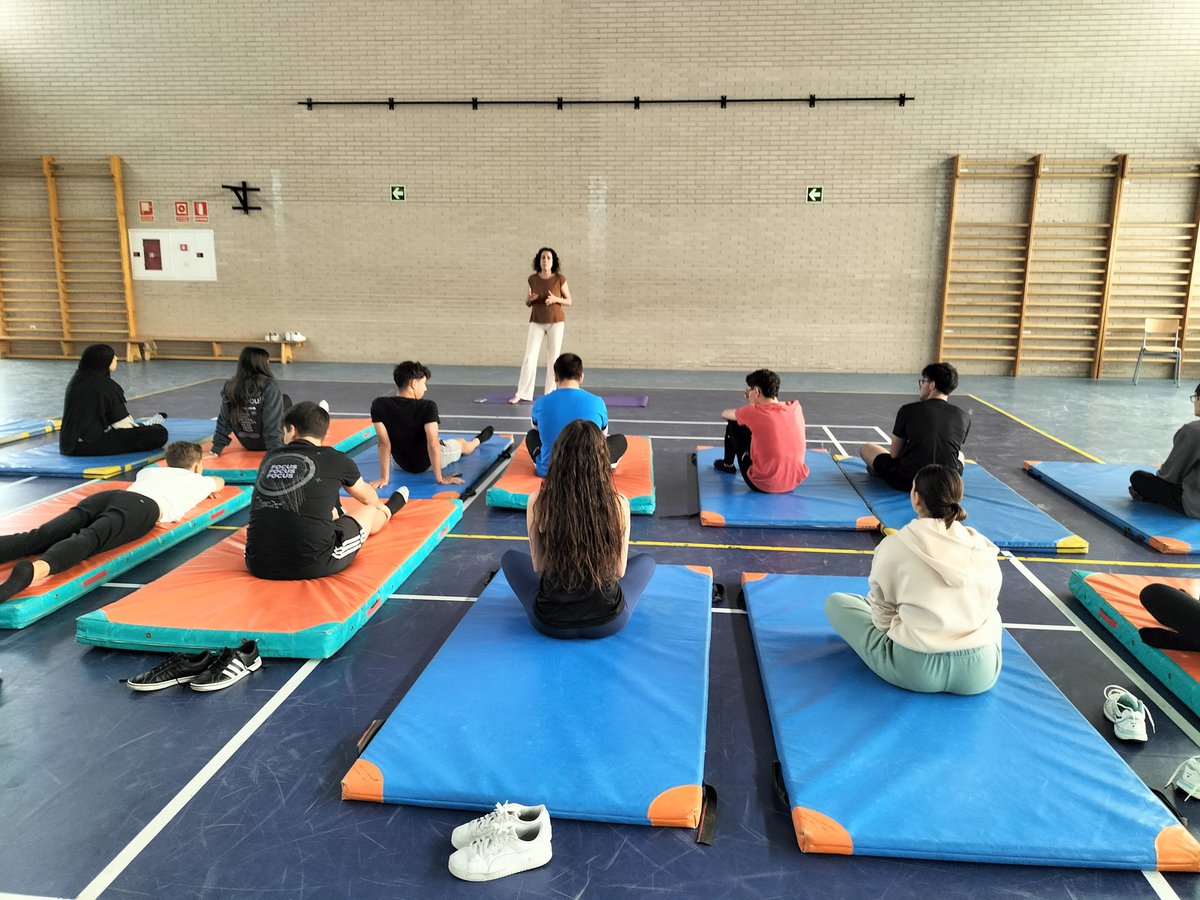 nu71ji's tweet photo. Sesión de Yoga con 2do Bachillerato @iesbovalar
Saludos al Sol, respiración, relajación, interiorización. Aprendizaje de técnicas para un mayor concentración, superar tensiones, consciencia, como rendir más y dormir mejor #PEAFS
#MentalWellness #mentalhealth #MentalHealthSupport https://t.co/OFrsfiU1Yg