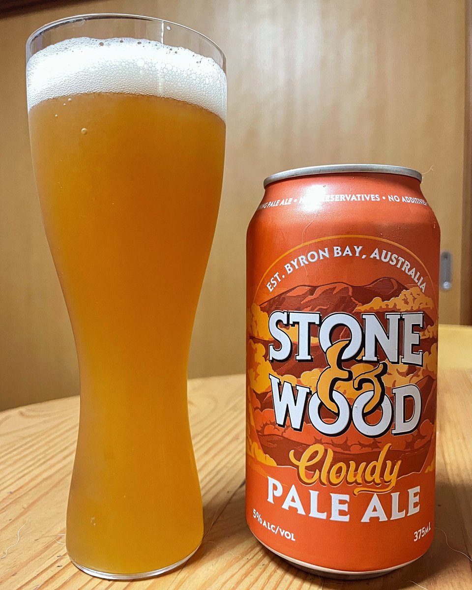 beerberry_kanae's tweet photo. #stonewood cloudy pale ale

オーストラリアのお土産にいただいたビール🍺✨嬉しいー！！

開けた瞬間からめちゃいい香り。濁りあって、華やかな😍お花やオレンジのようなかおり。飲み口はスッキリめなんだけど、モルトのコクが残る。美味しい😋🇦🇺

#クラフトビール　#CraftBeer 
#ツイッター晩酌部 https://t.co/wg1XX47f8j