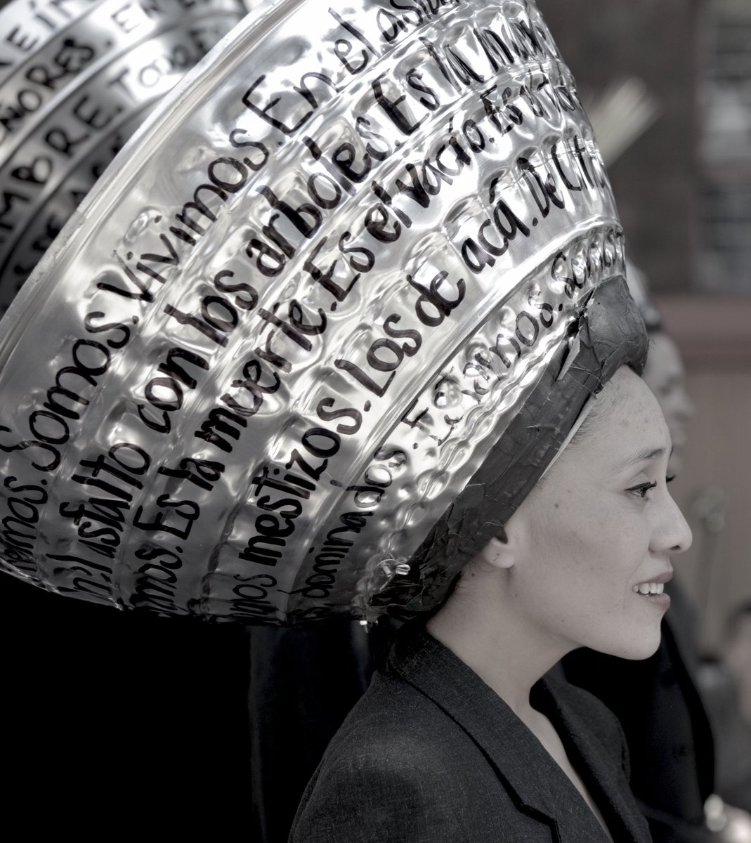 🙋🏻‍♀️ un fascinant spectacle OVNI arrive bientôt à Montpellier ! 

🇲🇽𝙇𝙊𝙎𝙩𝙝𝙚𝙐𝙇𝙏𝙍𝘼𝙈𝘼𝙍, de la cie mexicaine 𝙁𝙤𝙘𝙤 𝙖𝙡𝘼𝙞𝙧𝙚, une déambulation hypnotique + un bal joyeux et doux 

🗓️📍𝟮𝟳/4 𝟭𝟮𝗵 &amp; 𝟭𝟲𝗵 Parc Font-Colombe + 𝟮𝟴/4 𝟭𝟮𝗵 &amp; 𝟭𝟲𝗵 bassin Jacques ♥️