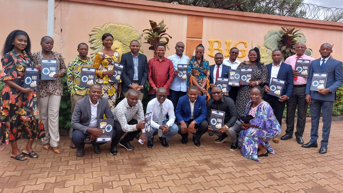 CongoMines's tweet photo. 🔴#HappeningNow #Lubumbashi: Avec l'appui de la @giz_drcongo &amp; @UEenRDC, @CarterCenter facilite l'#atelier de planification stratégique du #dialogue citoyen pour la maximisation des #recettes minières avec les acteurs sociaux. https://t.co/PpMUGbW3Eq