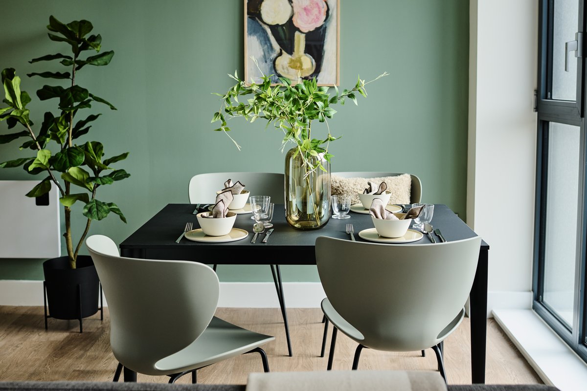 UncleLiving tweet media